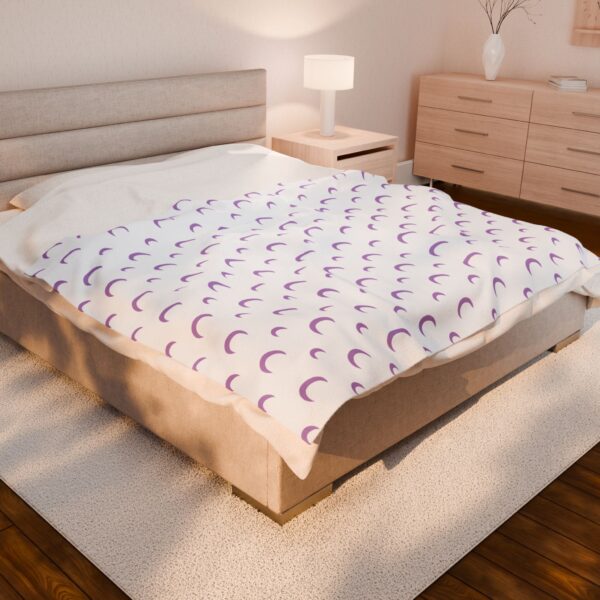 Moon Velveteen Plush Blanket (White) - Image 4